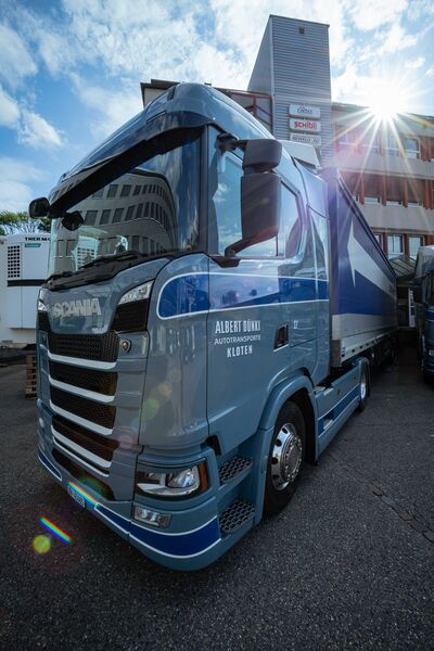 Geparkter Scania LKW - Dünki Transporte AG - Kloten